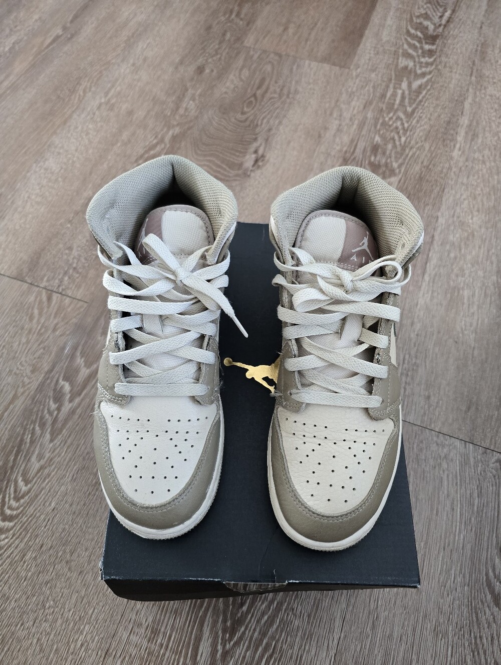 Jordan 1 Mid Youth Sneakers Size 6
